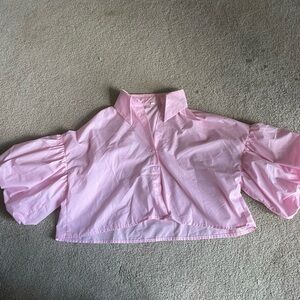 Women’s light pink cropped shirt